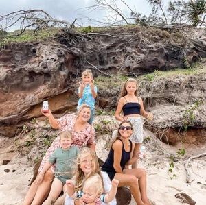 Meet your Posher, Annika file